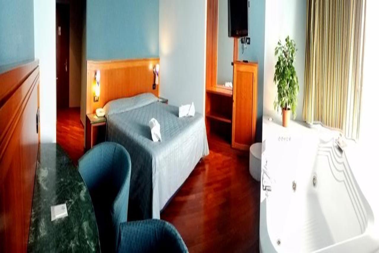 Hotel Michelangelo Palace & Spa Терни Екстериор снимка