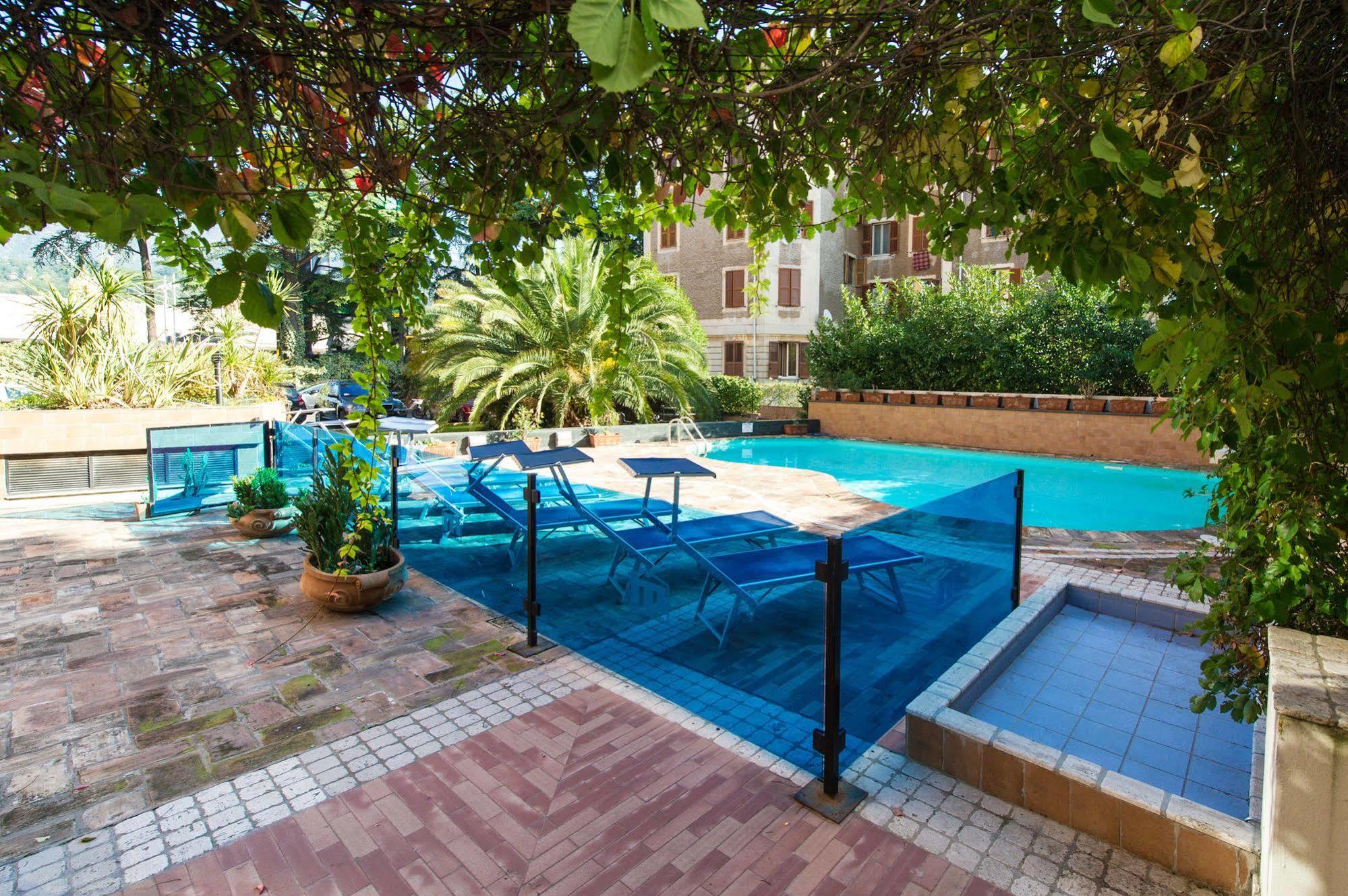 Hotel Michelangelo Palace & Spa Терни Екстериор снимка