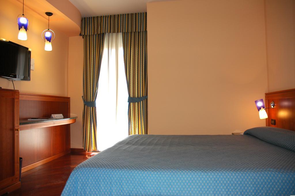 Hotel Michelangelo Palace & Spa Терни Екстериор снимка